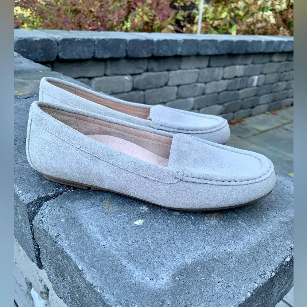 VIONIC WOMENS DEBBIE DRIVER MOCCASINS, ARCH SUPPORT, GREY SUEDE, 8